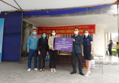 Ford Việt Nam hỗ trợ phương tiện vận chuyển, trang thiết bị y tế chống dịch COVID-19 tại Hải Dương