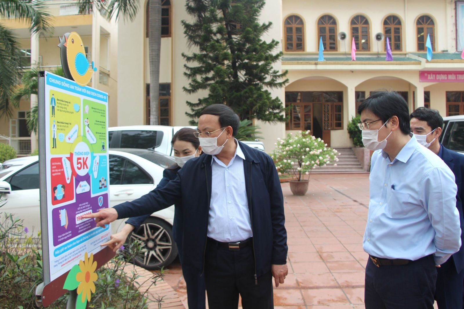 Bí thư Tỉnh ủy Quảng Ninh yêu cầu các trường học hướng dẫn học sinh tuân thủ nghiêm quy tắc 5K của Bộ Y tế.