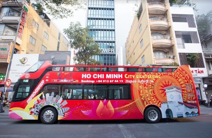 Tham quan thành phố bằng xe buýt 2 tầng (nguồn: Internet)