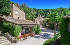 Ngôi làng Pháp hơn 55 triệu USD của tài tử Johnny Depp