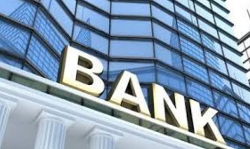 Nhiều ngân hàng giảm lãi vay hỗ trợ doanh nghiệp và người vay vốn.