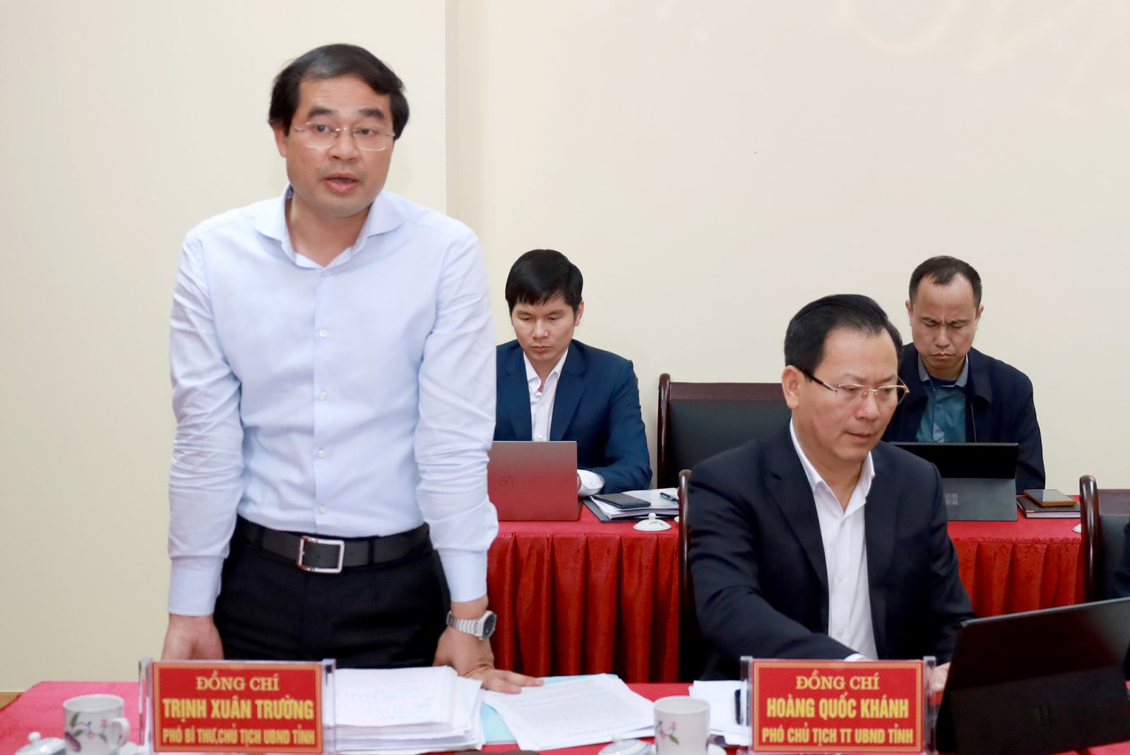 Chủ tịch UBND tỉnh Trịnh Xuân Trường phát biểu tại buổi làm việc. Ảnh: Báo Lào Cai