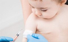 Bộ Y tế hướng dẫn giám sát các sự cố bất lợi sau tiêm vắc-xin phòng Covid-19