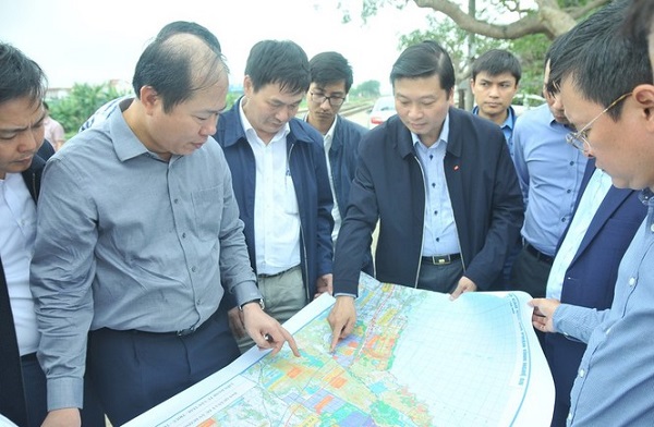 Lãnh đạo tỉnh Nghệ An và Tổng công ty Đường sắt Việt Nam khảo sát các điểm Sẽ xây dựng nhà ga lớn trên tuyến đường sắt Bắc - Nam, đoạn qua Nghệ An