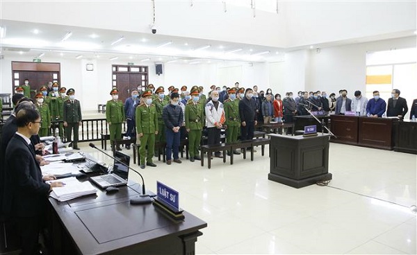 Bị cáo Đinh La Thăng, cựu Chủ tịch Hội đồng quản trị Tập đoàn Dầu khí Việt Nam (PVN) và đồng phạm tại phiên tòa ngày 21/1