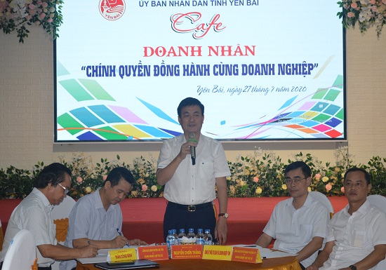 Ông Nguyễn Chiến Thắng - Phó Chủ tịch UBND tỉnh Yên Bái phát biểu tại một chương trình Cà phê doanh