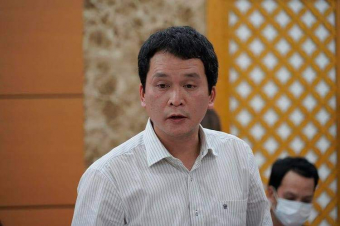 Ông Nguyễn Đức Minh, PCT UBND huyện Vân Đồn trả lời các cơ quan báo chí.