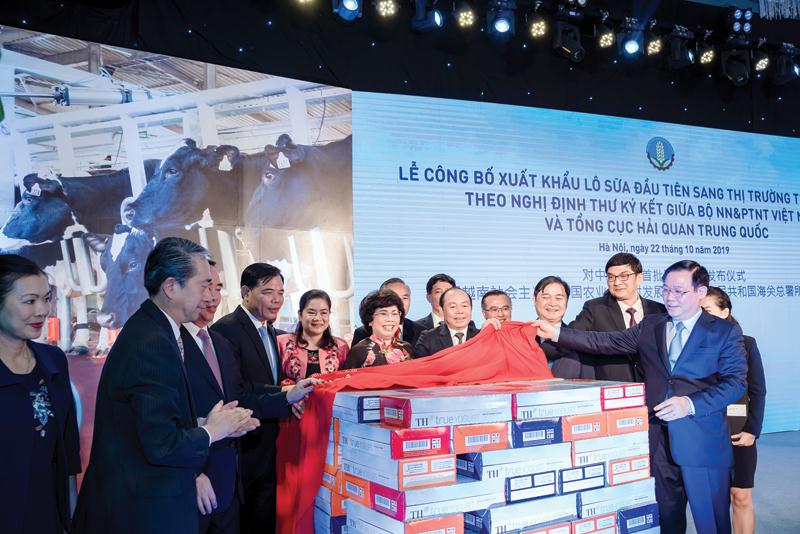 Lễ công bố Xuất khẩu lô sữa đầu tiên sang thị trường Trung Quốctheo Nghị định thư được ký kết giữa Bộ NN&PTNN Việt Nam và Tổng cục Hải quanTrung Quốc ngày 22/10/2019.