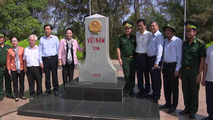 Chủ tịch Quốc hội Nguyễn Thị Kim Ngân thăm Cửa khẩu Quốc tế Hà Tiên