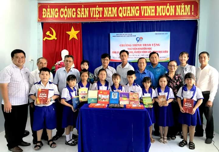 Trao tặng Thư viện khuyến học cho xã Long Thạnh, huyện Vĩnh Lợi, tỉnh Bạc Liêu
