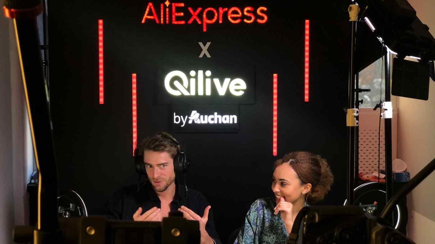AliExpress có khoảng 100 người dẫn chương trình người Pháp, những người chủ yếu quảng cáo các sản phẩm nhập khẩu của Trung Quốc nhưng cũng quảng cáo các thương hiệu địa phương như Qilive của Auchan. (AliExpress được phép)