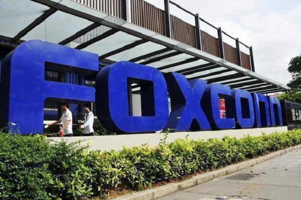 Tại Việt Nam, Foxconn đã đầu tư các nhà máy sản xuất linh kiện, thiết bị điện tử tại Bắc Ninh, Bắc Giang, và đang xúc tiến việc mở rộng đầu tư tại Thanh Hóa