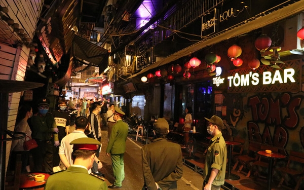 Hà Nội cho phép các quán bar, karaoke, vũ trường được phép hoạt động trở lại từ 0h ngày 23/3.