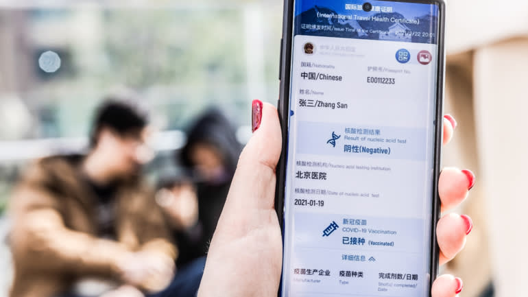 Đi trên thiết bị di động: Giấy chứng nhận sức khỏe du lịch quốc tế mới của Trung Quốc là một ứng dụng có thể tải xuống dễ dàng cho điện thoại thông minh. © EPA / Jiji