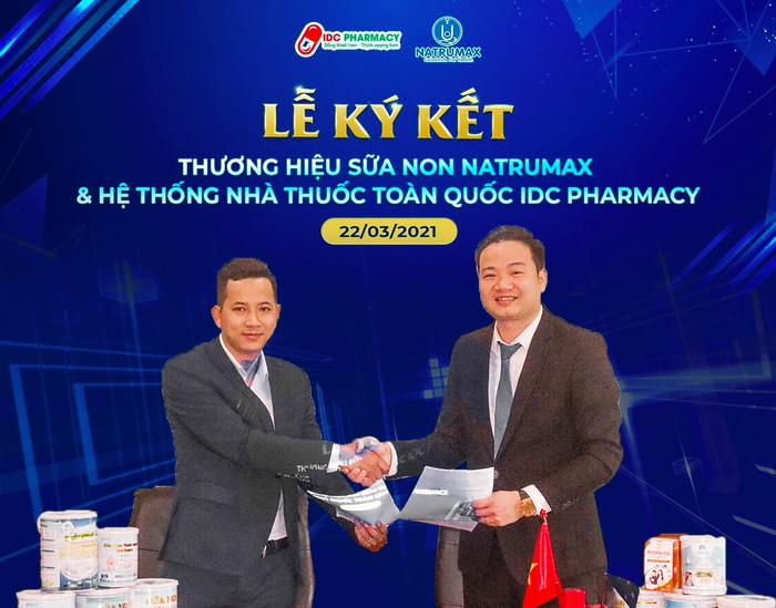 Ông Nguyễn Tất Tùng CTHĐQT Công ty TNHH XNK Sữa và Dinh Dưỡng Quốc Tế Natrumax và ông Lê Tiến Vinh TGĐ Tập đoàn dược phẩm IDC tại lễ ký kết và trao đổi hợp tác.