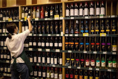 Trung Quốc áp thuế chống phá giá với rượu vang Úc 218%