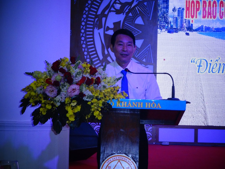 Ông Đinh Văn Thiệu, Tỉnh ủy viên, Phó Chủ tịch UBND tỉnh phát biểu tại cuộc họp báo