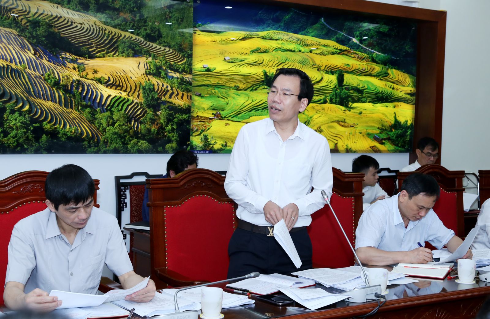 Đồng chí Dương Đức Huy - Trưởng ban Tuyên giáo Tỉnh ủy  tham gia ý kiến vào các báo cáo, nội dung hội nghị.