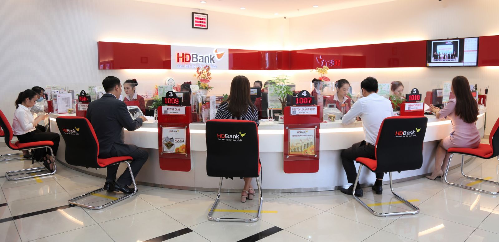 HDBank hiện nay là ngân hàng thuộc nhóm dẫn đầu Việt Nam, tiên phong trong chuyển đổi số và đang vươn ra quốc tế.