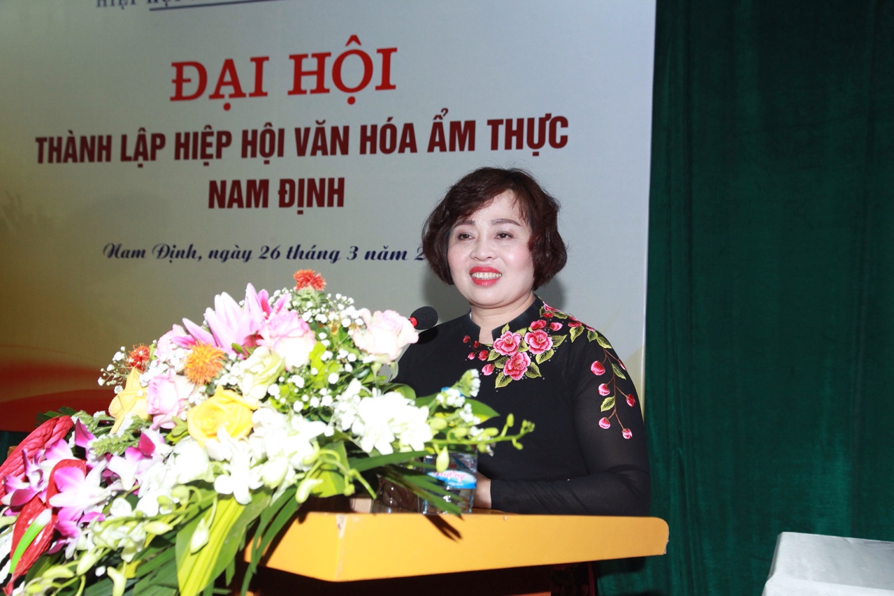 Bà Lê Thị Thiết phát biểu tại Đại hội