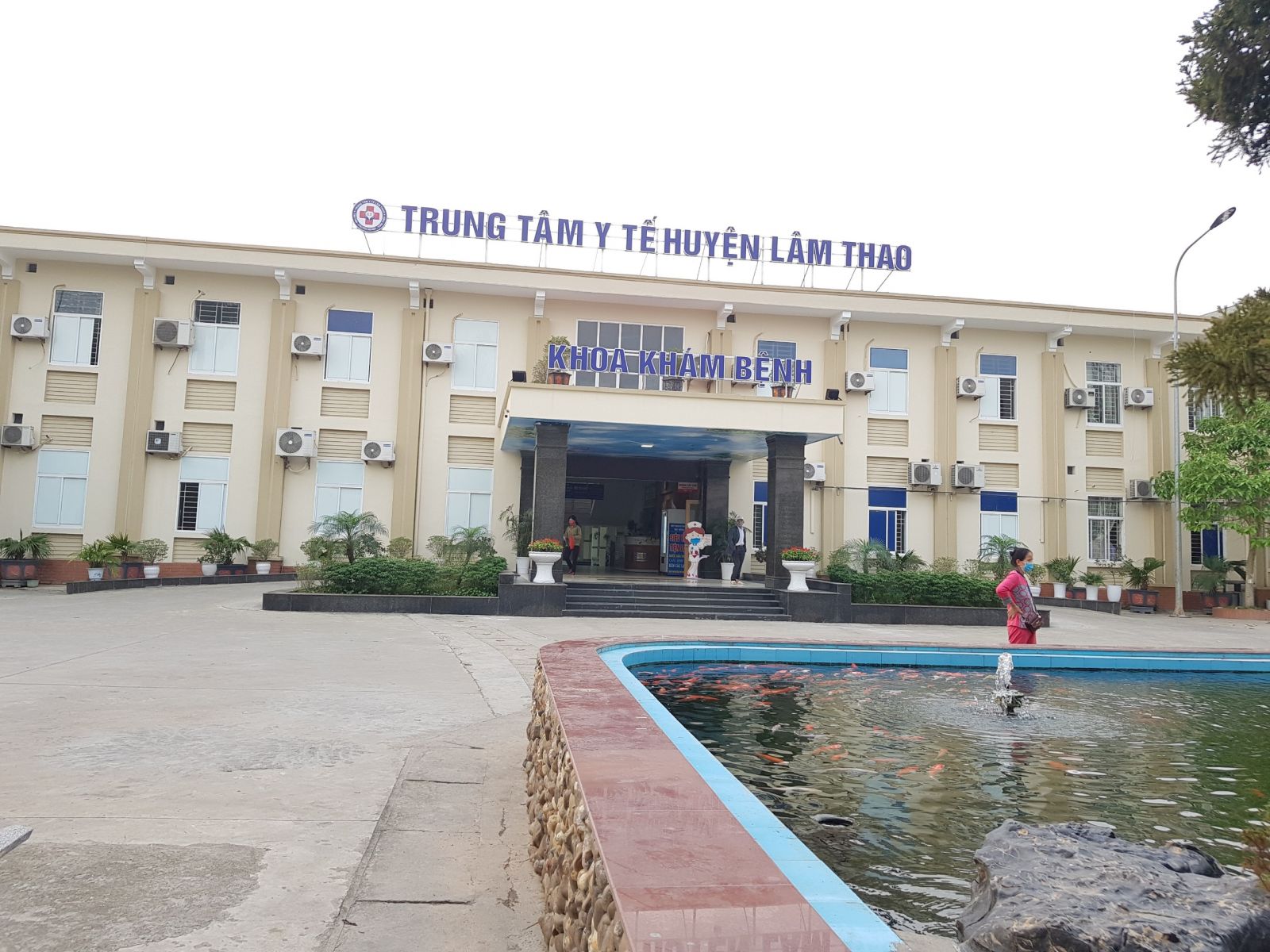 Khu tiếp nhận bệnh nhân của TTYT Lâm Thao luôn đảm bảo khoảng cách an toàn