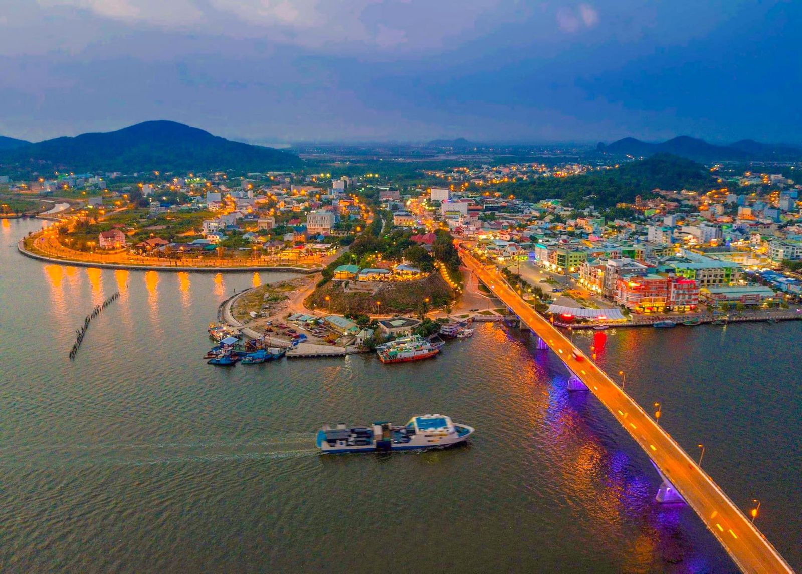 Thành phố Hà Tiên là khu kinh tế cửa khẩu duy nhất của tỉnh Kiên Giang.