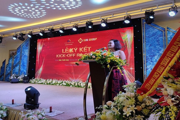 Bà Phạm Thị Lam, Chủ tịch HĐQT Công ty Tân Thời Đại phát biểu tại buổi lễ ký kết