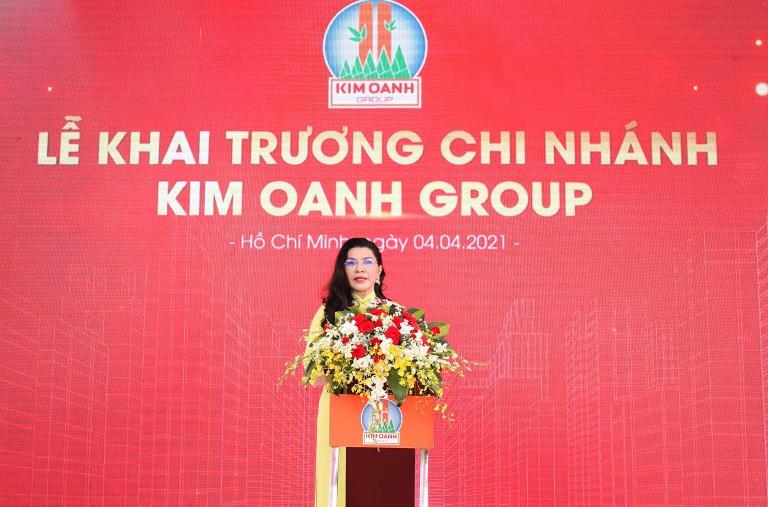 Bà Đặng Thị Kim Oanh - Chủ tịch HĐQT kiêm Tổng Giám đốc Kim Oanh Group phát biểu tại sự kiện