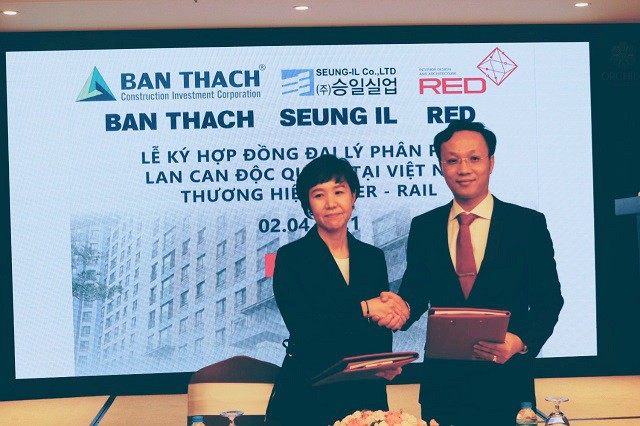 Ký kết hợp đồng độc quyền sản phẩm Super Rail – Lan can của tập đoàn Seungil tại
Việt Nam lần này cũng là đánh dấu một bước tiến mới của Bàn Thạch trong năm 2021