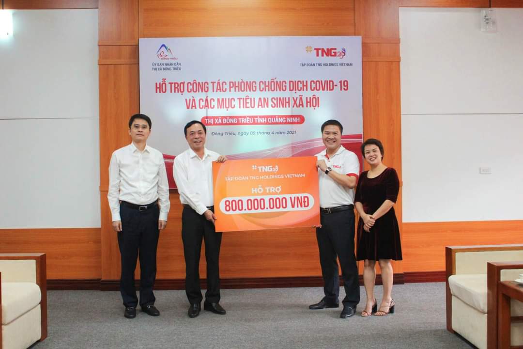 Tập đoàn TNG Holdings Việt Nam ủng hộ Thị xã Đông Triều 800 triệu đồng về phòng chống dịch và công tác an sinh xã hội.