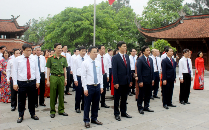 Đoàn đại biểu thành phố Việt Trì dâng hương tại Đền Quốc Tổ Lạc Long Quân