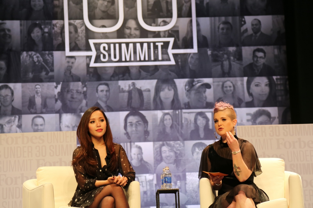 Michelle Phan (trái) và Kelly Osbourne (phải) tại hội nghị 30 Under 30 của Forbes. Nguồn: Internet