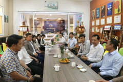Lãnh đạo tỉnh Đắk Lắk trực tiếp gỡ vướng cho doanh nghiệp bên ly cà phê sáng