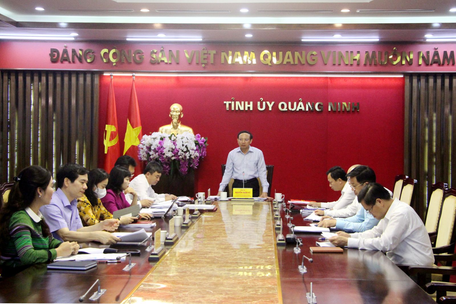 Ông Nguyễn Xuân Ký, Ủy viên Trung ương Đảng, Bí thư Tỉnh ủy, Chủ tịch HĐND tỉnh, kết luận cuộc họp.