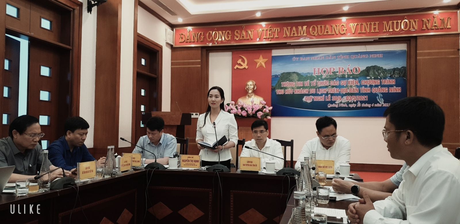 Tỉnh ủy viên, Phó chủ tịch UBND tỉnh Quảng Ninh Nguyễn Thị Hạnh phát biểu tại cuộc họp báo.