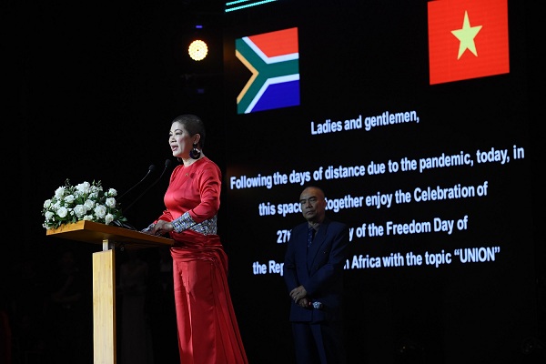 Madam Đỗ Liên phát biểu tại lễ kỉ niệm 27 năm quốc khánh Cộng hòa Nam Phi
