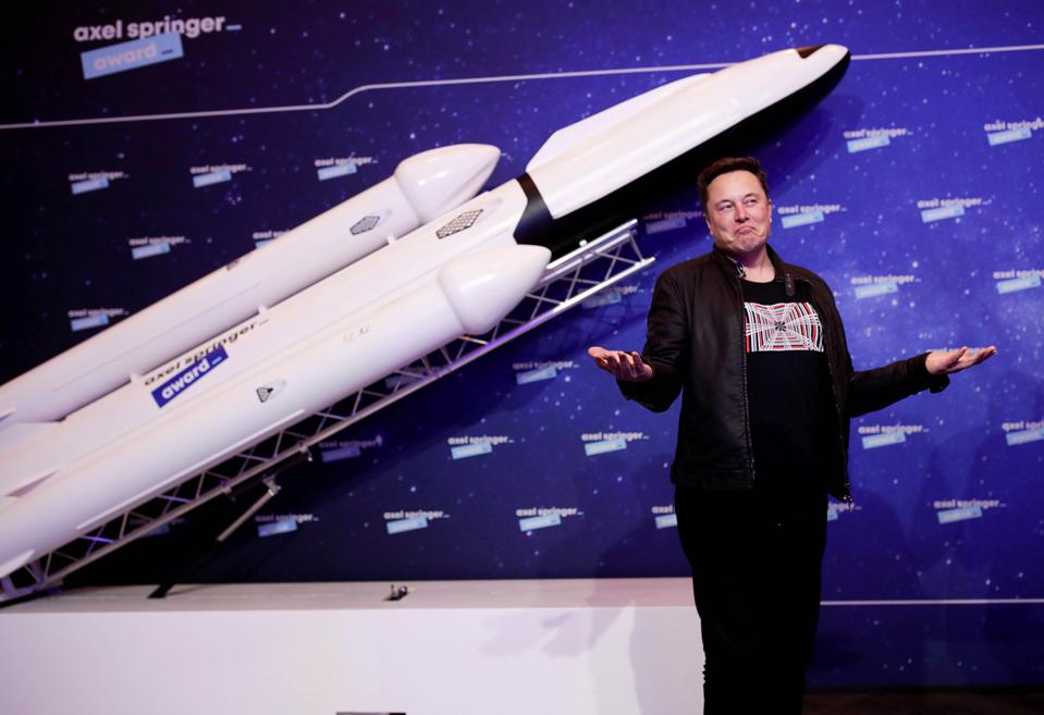 Elon Musk tại lễ trao giải Axel Springer năm 2020