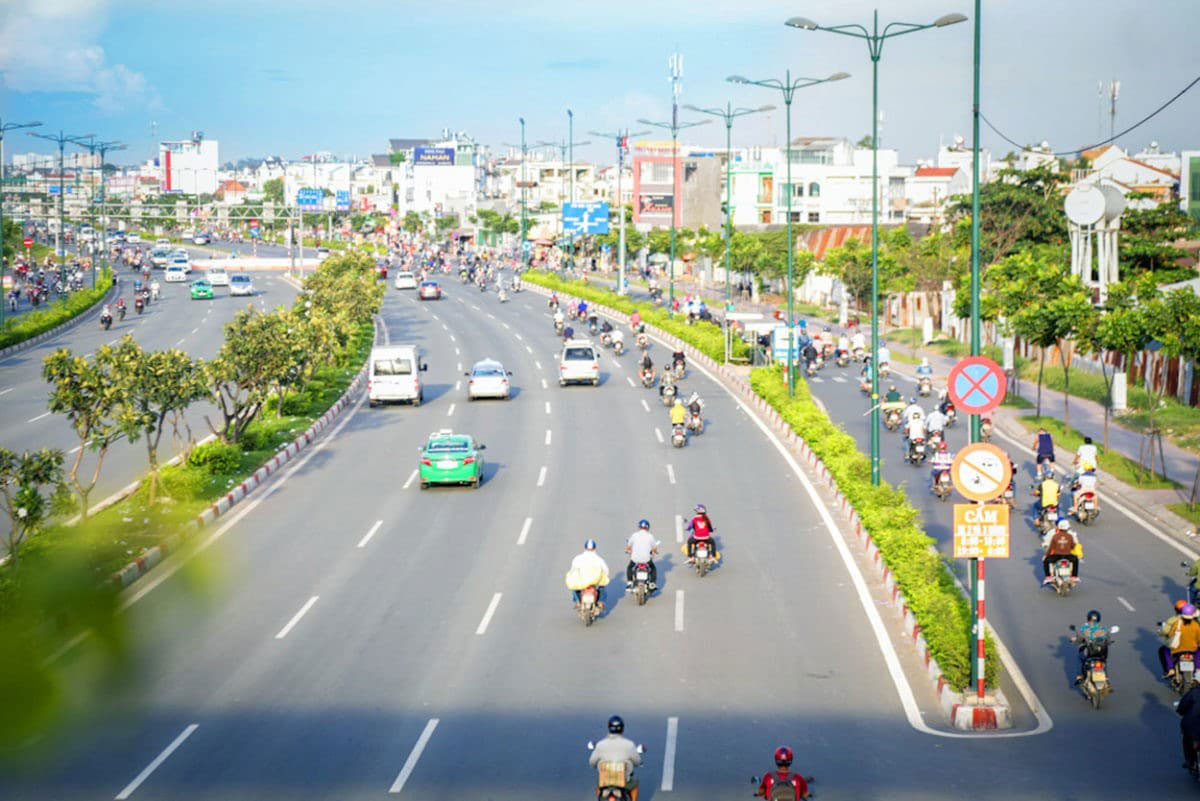 Tuyến đường huyết mạch (xa lộ Hà Nội) nối giữa TP Hồ Chí Minh với TP Thủ Đức
