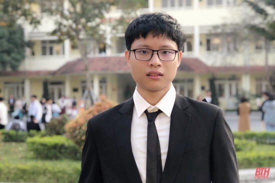 Em Nguyễn Trọng Thuận, là 1 trong 8 học sinh Đội tuyển quốc gia VN tham dự  Olympic Vật lý Chấu Á- Thái Bình Dương 2021