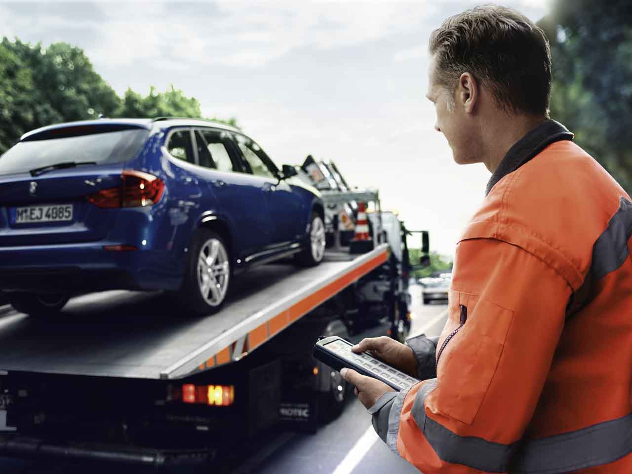 Khi cần, dịch vụ RSA hỗ trợ kéo xe về trung tâm dịch vụ ủy quyền BMW, MINI gần nhất.