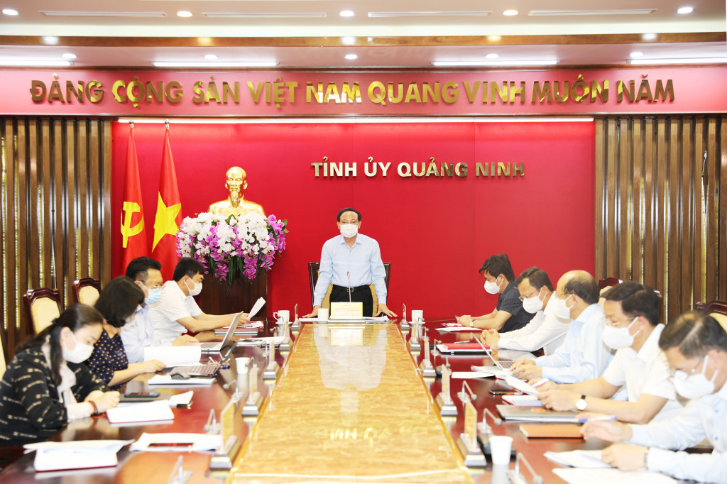 Họp giao ban Thường trực Tỉnh ủy Quảng Ninh để triển khai các biện pháp cấp bách phòng, chống dịch bệnh Covid-19 và một số nội dung quan trọng khác.