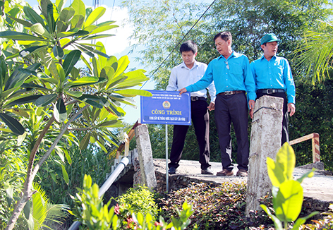 Hệ thống nước sạch tuyến vào cây Lộc Vừng, xã Thạnh Hòa, đã và đang phục vụ cho nhiều hộ dân.