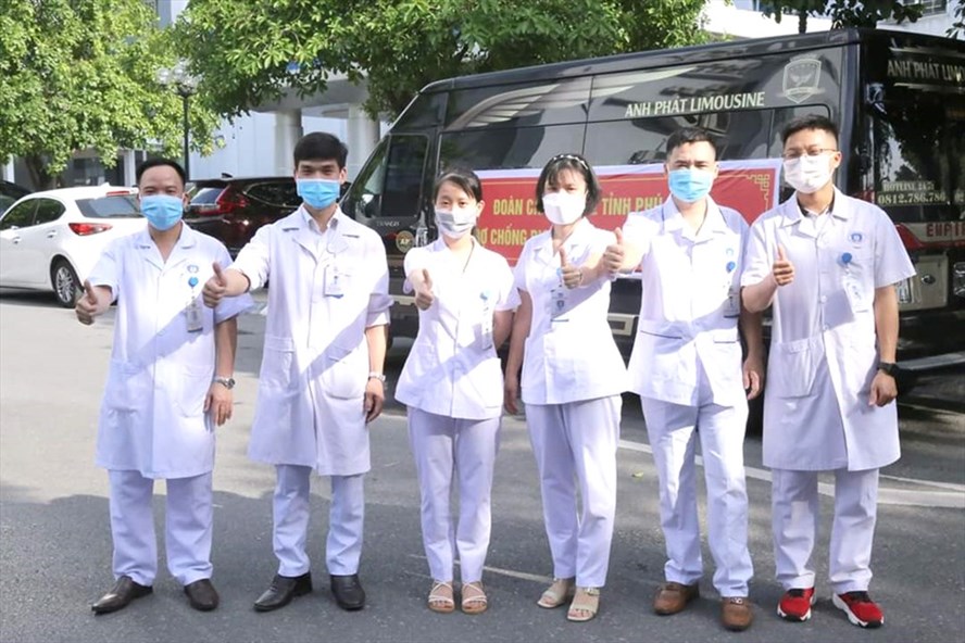 Trước đó 6 cán bộ y Bác sỹ đã lên đường chi viện cho Bắc Ninh hôm 31/5/2021