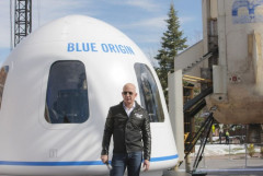 Tỷ phú Jeff Bezos chơi lớn:  Chuẩn bị bay vào  vũ trụ trong tháng tới