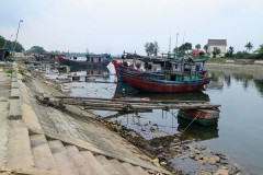 Thanh Hóa: Dự án kè âu tránh trú bão cho tàu thyền trên sông Lý- những bất cập chưa được xử lý.