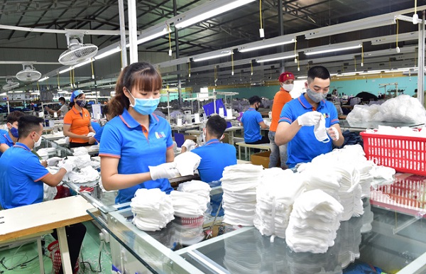 Các doanh nghiệp sau khi quay lại hoạt động đều phải thực hiện nghiêm ngặt, đúng quy trình phòng, chống dịch từ bên trong nhà xưởng như đã được UBND tỉnh Bắc Giang và Bộ Y tế phê duyệt