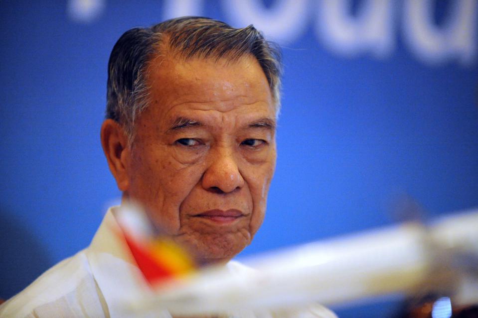Lucio Tan, Chủ tịch Philippine Airlines tham dự một cuộc họp báo tại Manila vào ngày 28 tháng 8 năm 2012. TED ALJIBE / AFP / GETTYIMAGES