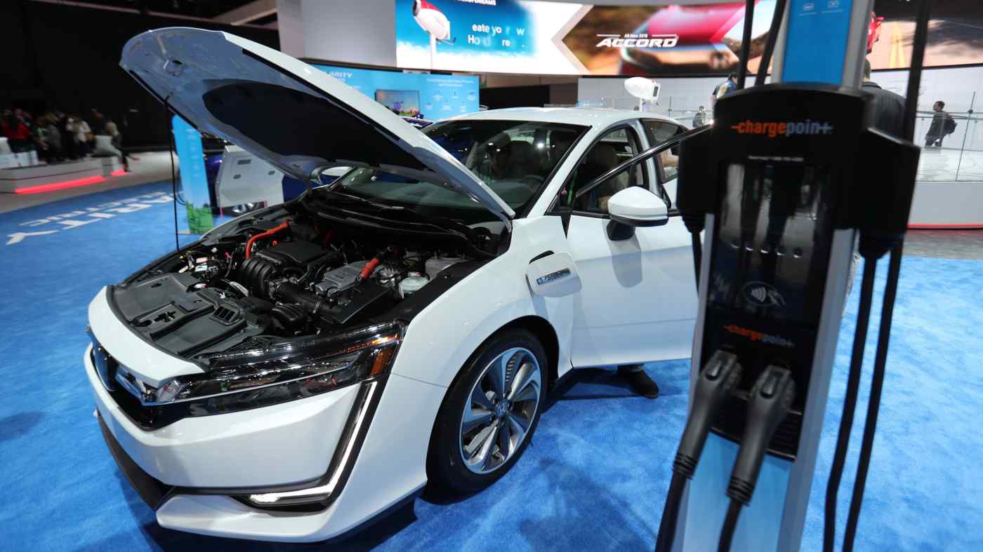 Honda Clarity tại Triển lãm ô tô Los Angeles năm 2017. Giá xe chạy bằng pin nhiên liệu và số lượng trạm sạc hạn chế đã có tác dụng ngược với mô hình này. © Reuters