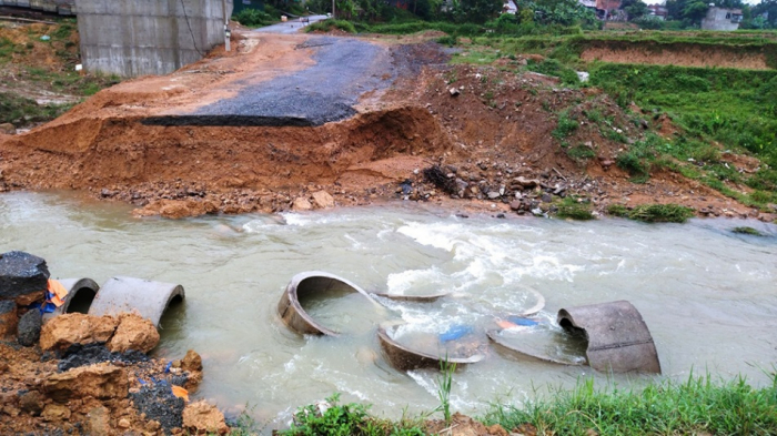 Mưa lớn gây thiệt hại một số công trình giao thông, thủy lợi tại huyện Tân Sơn (Phú Thọ)