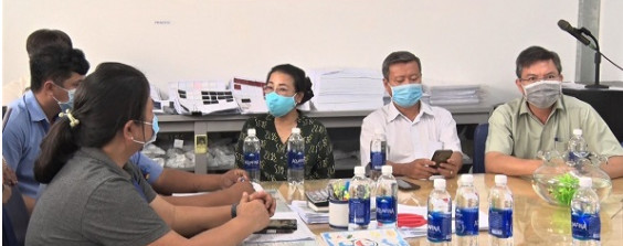 kiểm tra công tác phòng, chống dịch bệnh Covid-19 tại Công ty Giày da Toàn Lộc tại cụm công nghiệp xã Vĩnh Hòa Hưng Nam (Gò Quao)